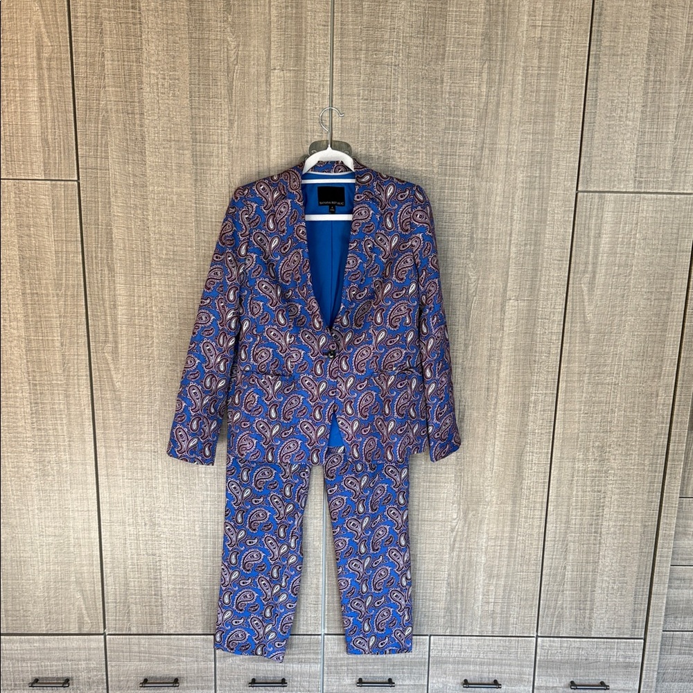 Banana‎ Republic Paisley Suit